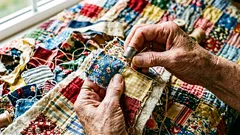 Patchwork je zpět: co zruční tvůrci vytvářejí z látkových zbytků pro domácnost