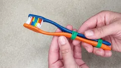 Nevyhazujte starý zubní kartáček: jednoduchý trik a 7 nezbytných způsobů využití