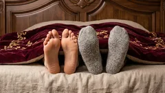 Spánek v ponožkách: Škodí to, nebo prospívá? Rozbor, který vyvrací mýty a překvapí každého